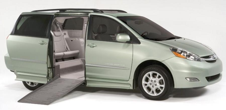  Toyota Sienna 2006 года  (фото 32 из 36)